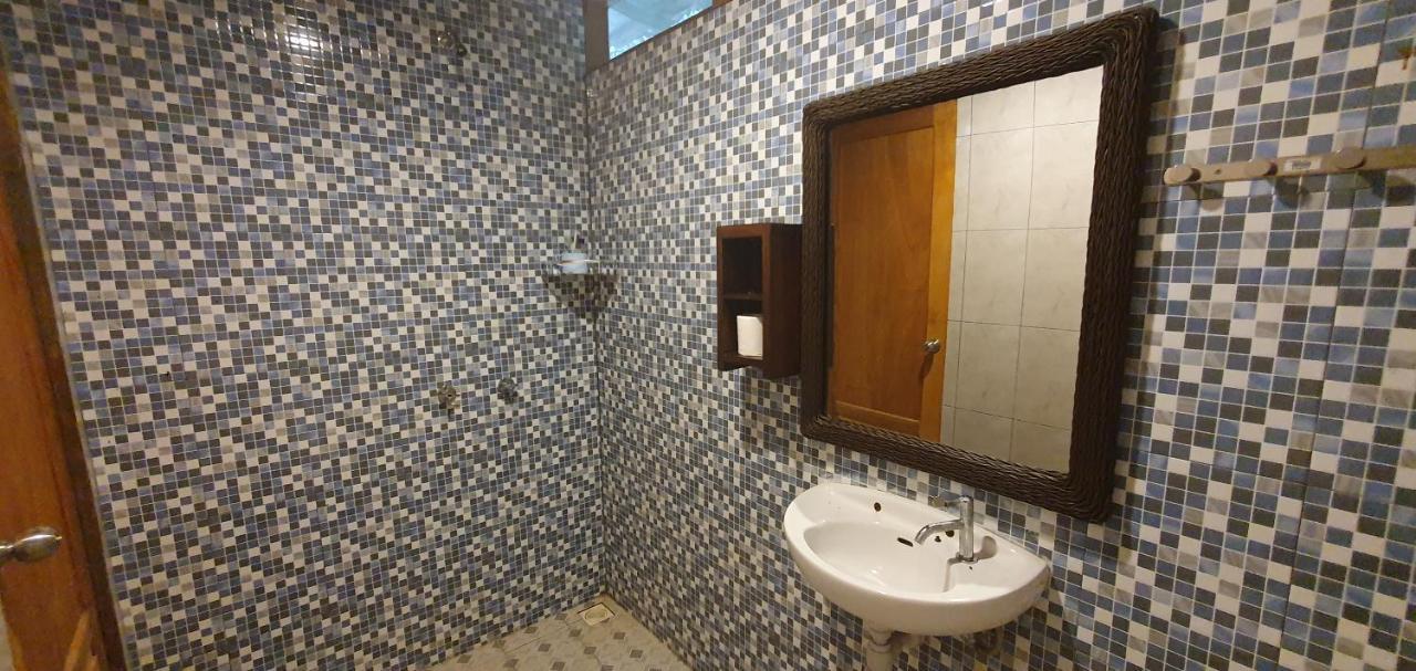 Bunaken Villa Queen'S Dive Manado Exterior photo